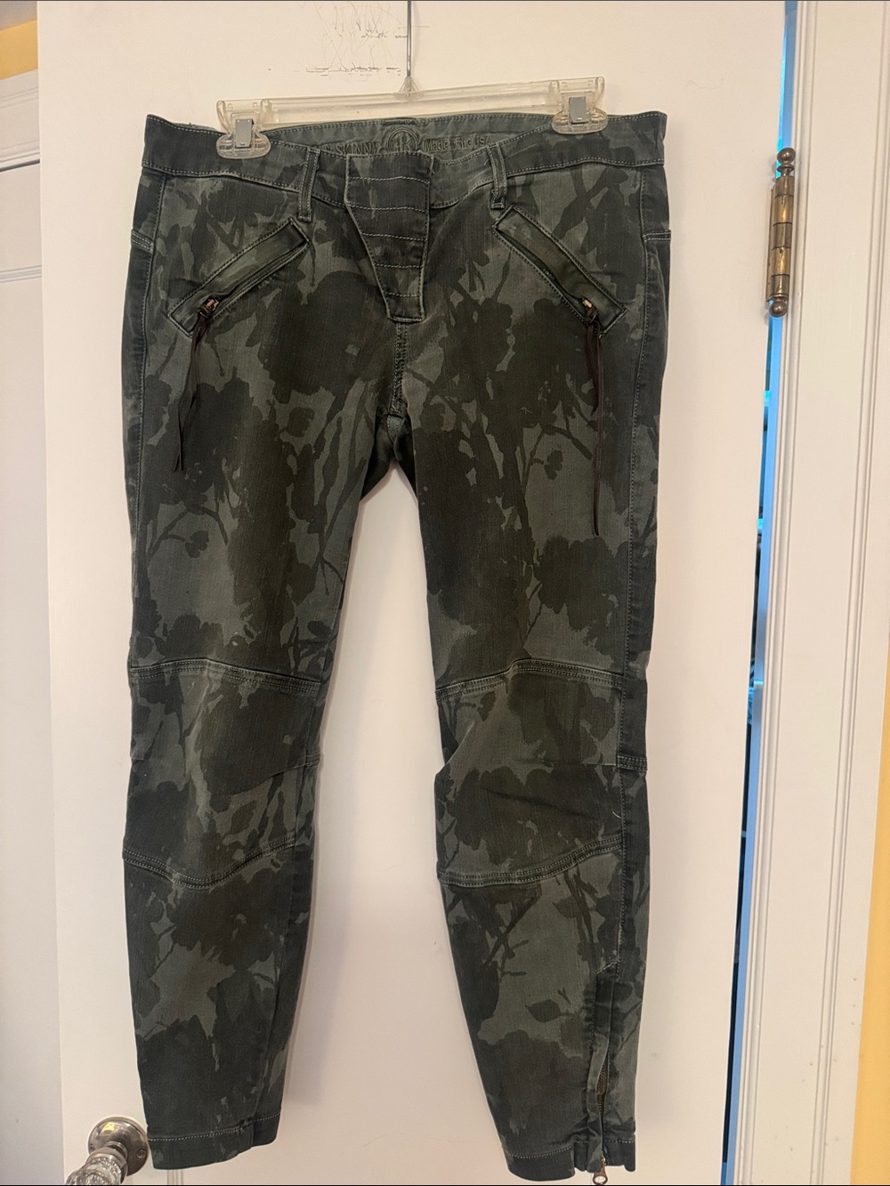 Rich & Skinny Women’s Camouflage Skinny Jeans - Black & Green